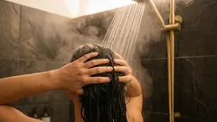 Näin peset hiuksesi kotona yhtä perusteellisesti kuin kampaamossa: 3 tärkeää sääntöä