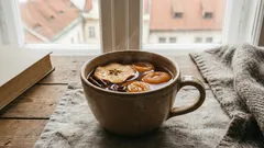 Näin selätät talviturvotuksen ja makeanhimon: 3 lämmintä juomaa juhlakauden keskelle