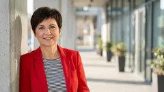 Näin puet haastavat värit: 3 tyylivinkkiä, joilla näytät rohkealta pilaamatta asuasi