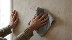 Harva pyyhkii tapettia - ja hyvästä syystä: se likaantuu siellä nopeimmin.